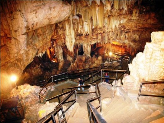 Ornamen Goa Bidadari