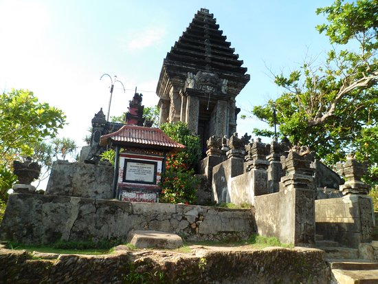 Pura di Pantai Balekambang