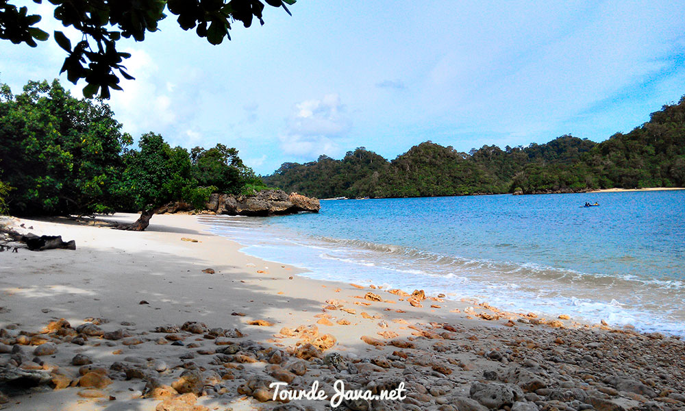 Pemandangan Pantai Tiga Warna dari Ketinggian